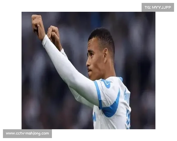 格林伍德点球主罚前专注眼神，摄影师捕捉